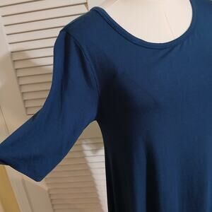 NWT Chelsea & Theodore dresses S Teal round-neck half-sleeve peak-a-boo back